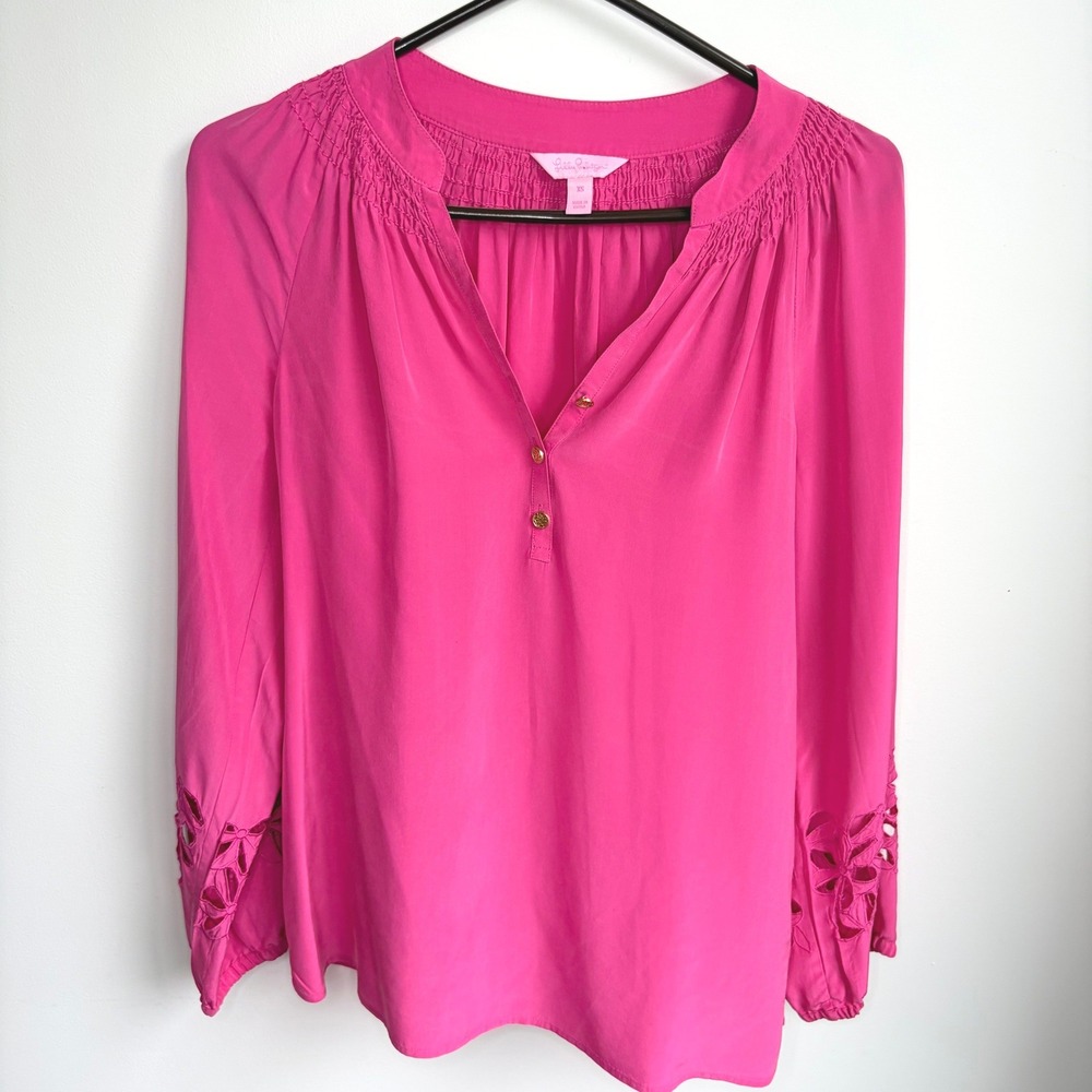 Lilly Pulitzer Silk Blouse XS‎ Preppy Pink Eyelet Cutout Smocked V-Neck Top